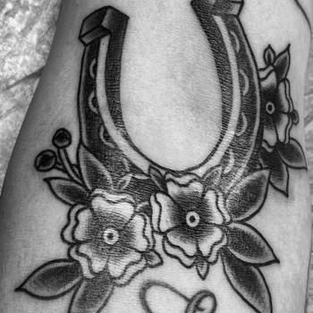 Traditional Horseshoe Tattoo with Flowers